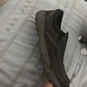 Men’s brown Crocs dress shoes